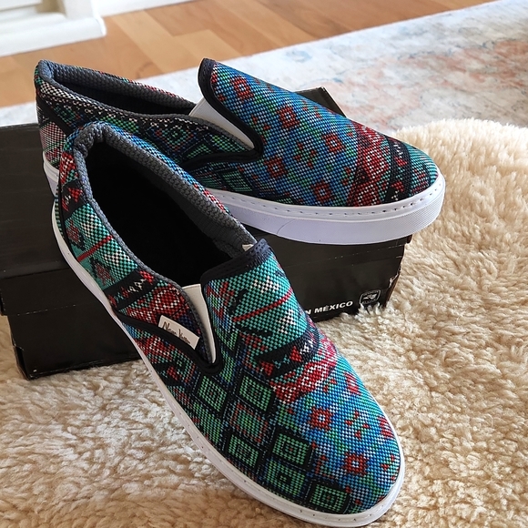 NWT IOB Vintage Women's Textura Rojo Slip-on Sneakers - Picture 11 of 13